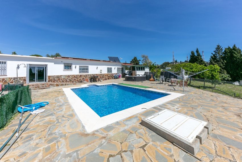 R5005537-Villa-For-Sale-Estepona-Finca-10-Beds-369-Built-5