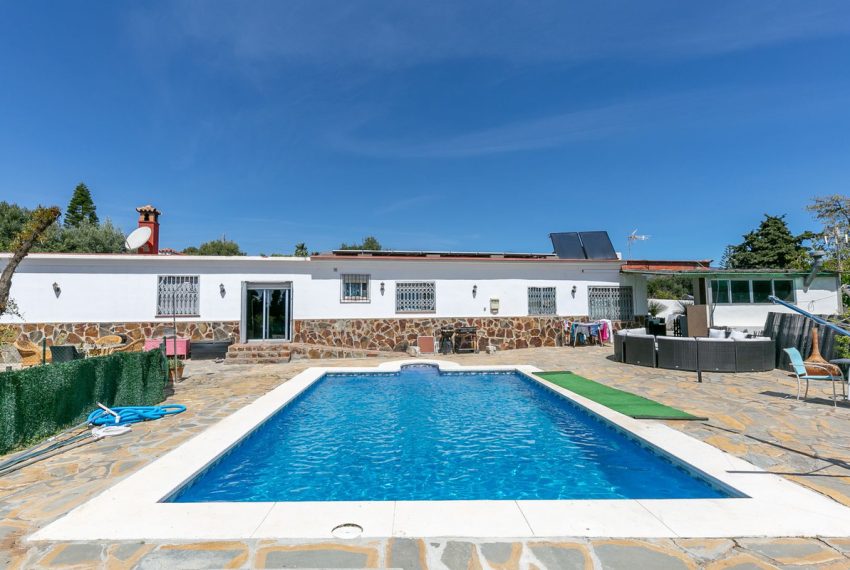 R5005537-Villa-For-Sale-Estepona-Finca-10-Beds-369-Built-9