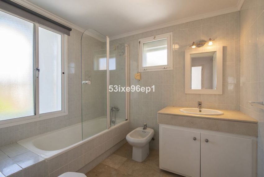 R5005567-Villa-For-Sale-El-Padron-Semi-Detached-5-Beds-153-Built-19