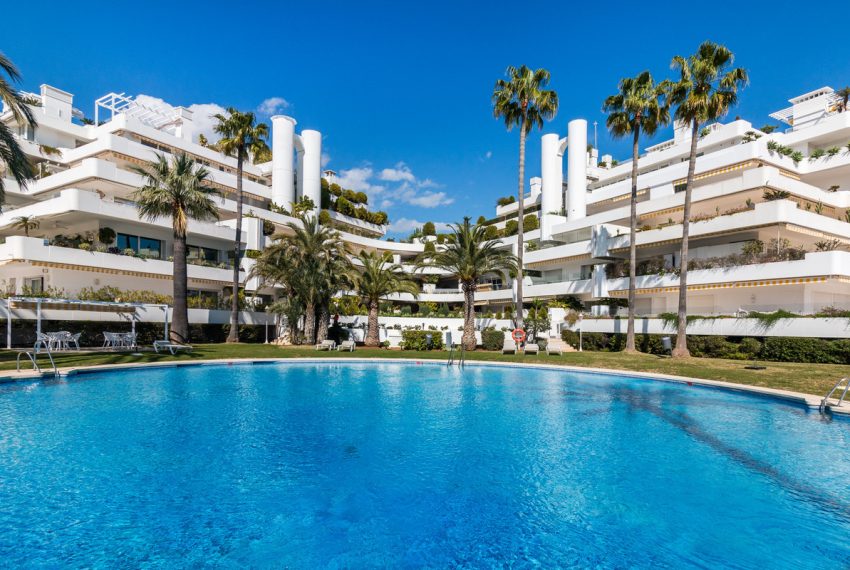 R5005717-Apartment-For-Sale-The-Golden-Mile-Middle-Floor-2-Beds-207-Built