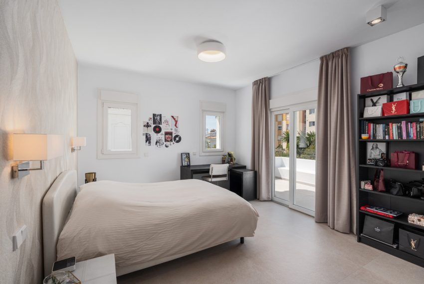 R5005768-Villa-For-Sale-Estepona-Detached-4-Beds-196-Built-15