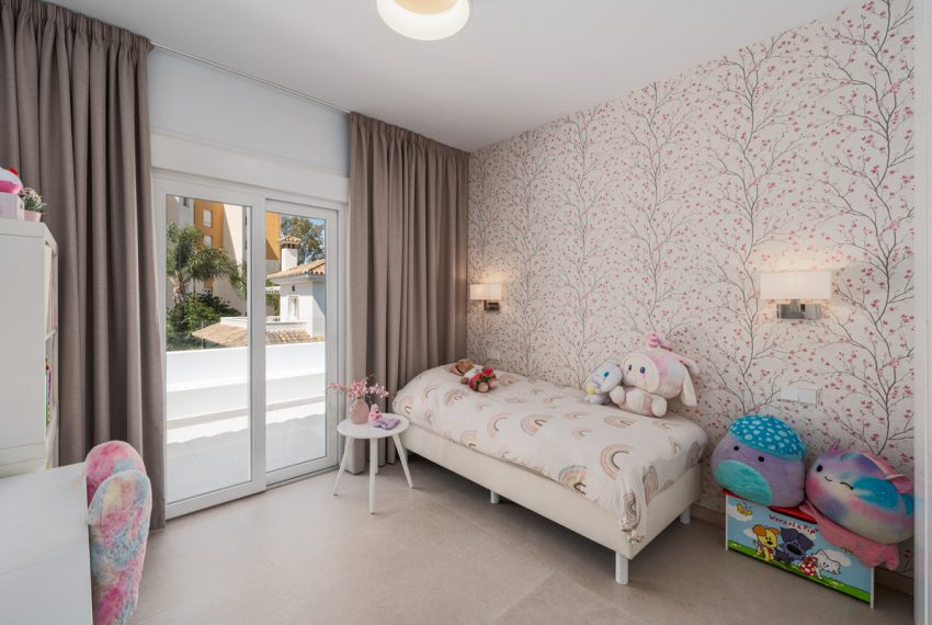 R5005768-Villa-For-Sale-Estepona-Detached-4-Beds-196-Built-17