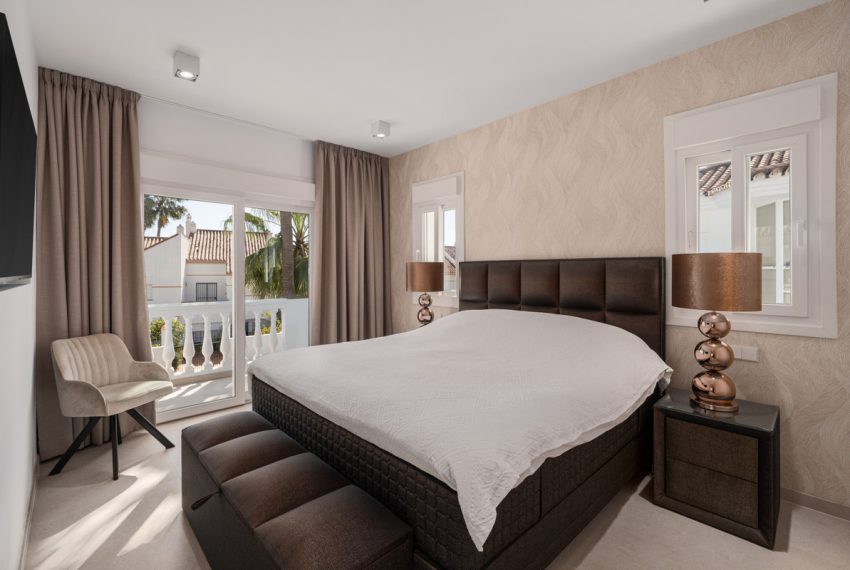 R5005768-Villa-For-Sale-Estepona-Detached-4-Beds-196-Built-19