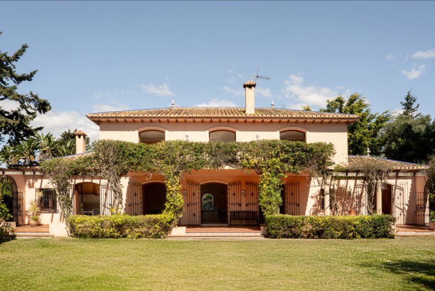 R5005864-Villa-For-Sale-Estepona-Detached-4-Beds-380-Built-1