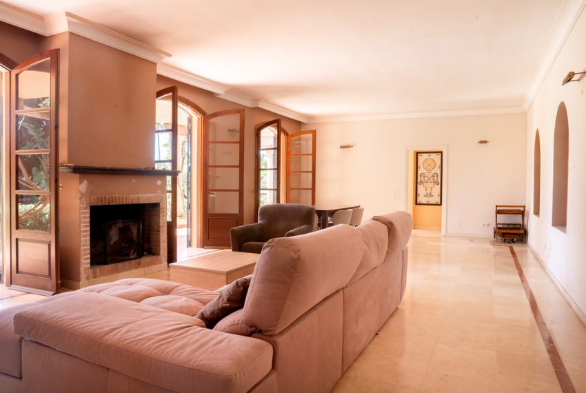 R5005864-Villa-For-Sale-Estepona-Detached-4-Beds-380-Built-2