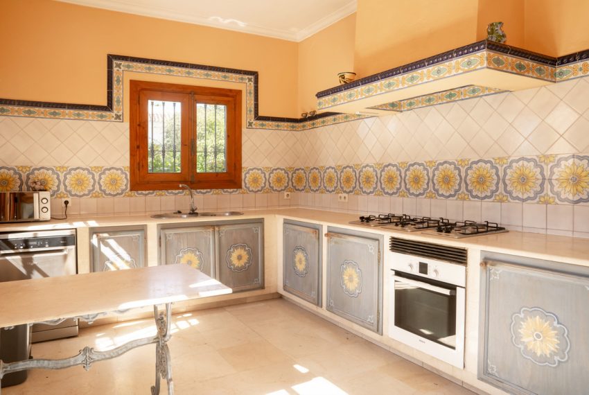 R5005864-Villa-For-Sale-Estepona-Detached-4-Beds-380-Built-6