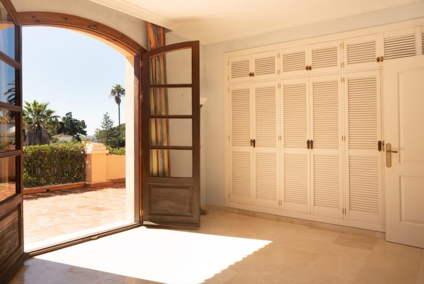 R5005864-Villa-For-Sale-Estepona-Detached-4-Beds-380-Built-8