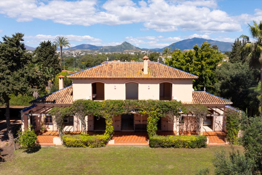 R5005864-Villa-For-Sale-Estepona-Detached-4-Beds-380-Built
