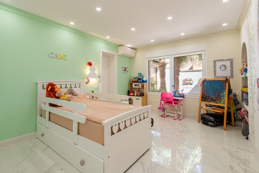 R5005885-Villa-For-Sale-Marbella-Detached-6-Beds-420-Built-11