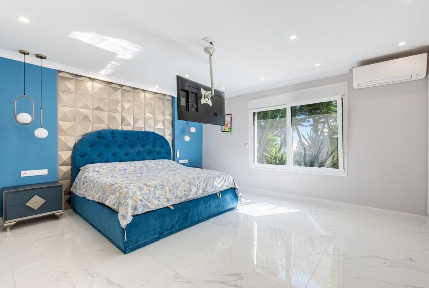 R5005885-Villa-For-Sale-Marbella-Detached-6-Beds-420-Built-12