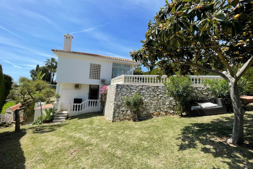 R5006038-Villa-For-Sale-Miraflores-Detached-4-Beds-254-Built-2