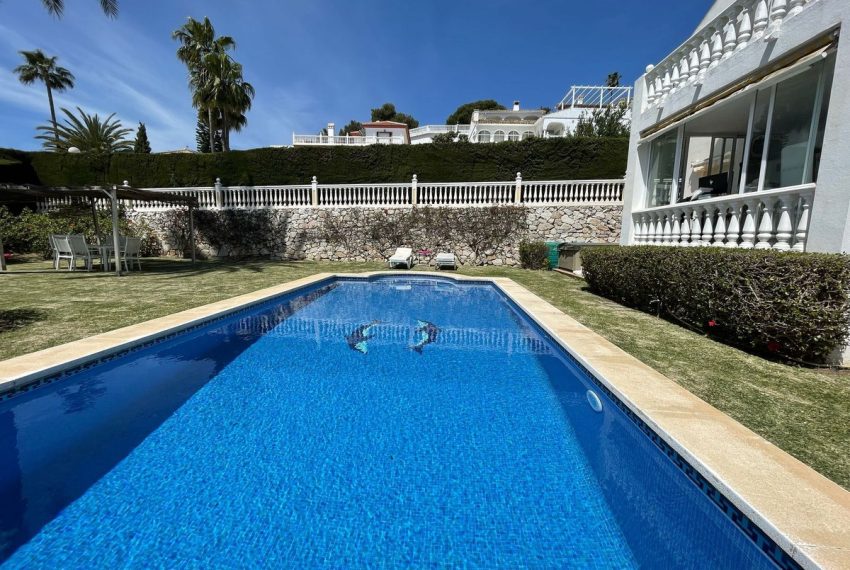 R5006038-Villa-For-Sale-Miraflores-Detached-4-Beds-254-Built