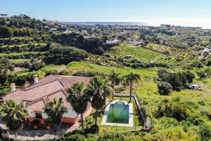 R5006047-Villa-For-Sale-Estepona-Finca-3-Beds-441-Built-1