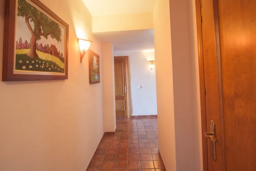 R5006047-Villa-For-Sale-Estepona-Finca-3-Beds-441-Built-13