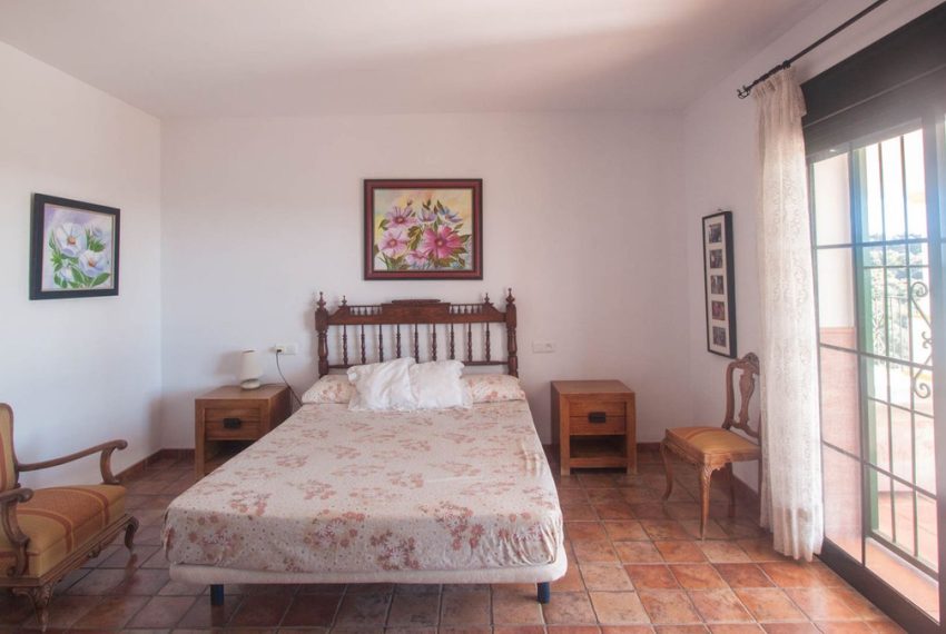R5006047-Villa-For-Sale-Estepona-Finca-3-Beds-441-Built-14