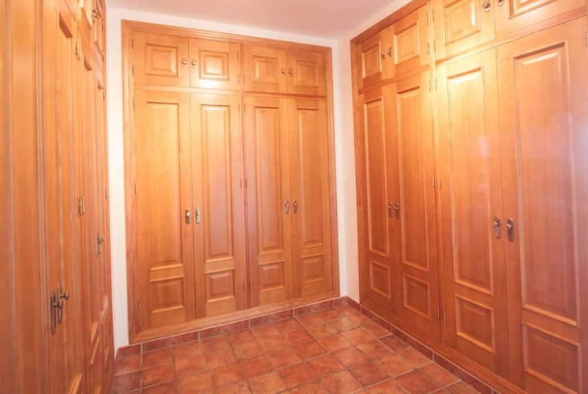 R5006047-Villa-For-Sale-Estepona-Finca-3-Beds-441-Built-15