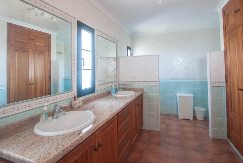R5006047-Villa-For-Sale-Estepona-Finca-3-Beds-441-Built-16