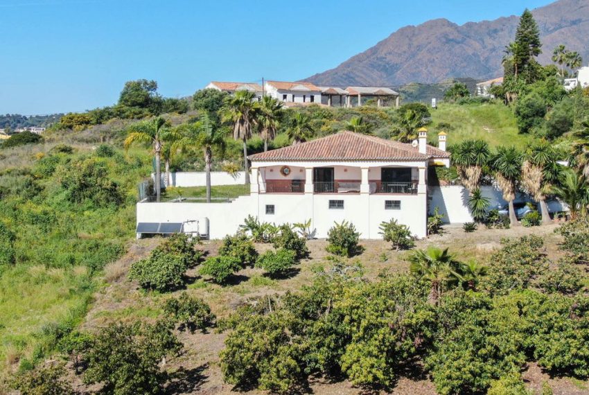 R5006047-Villa-For-Sale-Estepona-Finca-3-Beds-441-Built-2