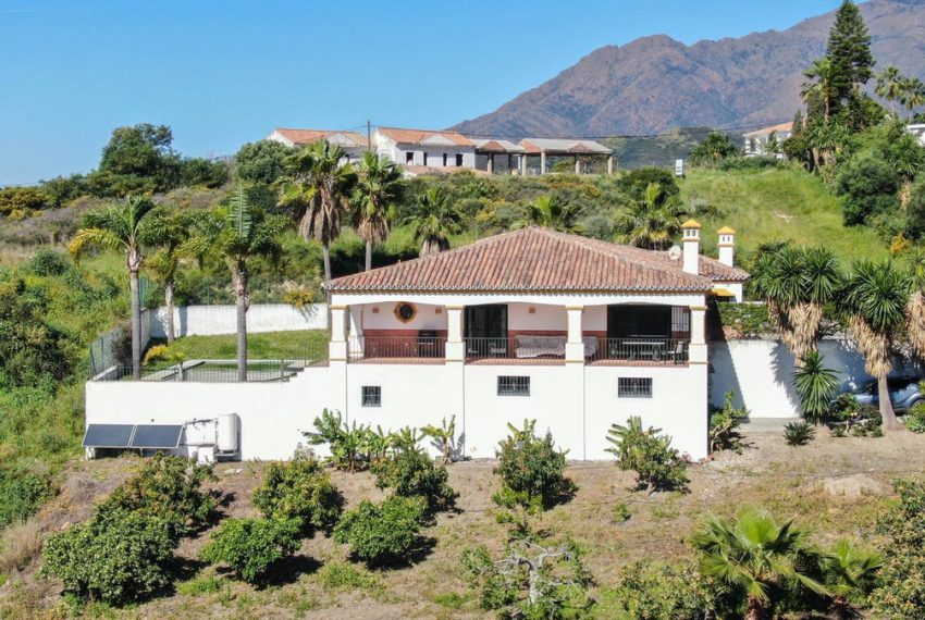 R5006047-Villa-For-Sale-Estepona-Finca-3-Beds-441-Built-3