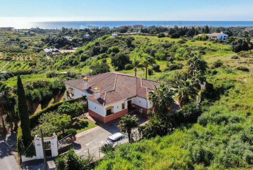 R5006047-Villa-For-Sale-Estepona-Finca-3-Beds-441-Built