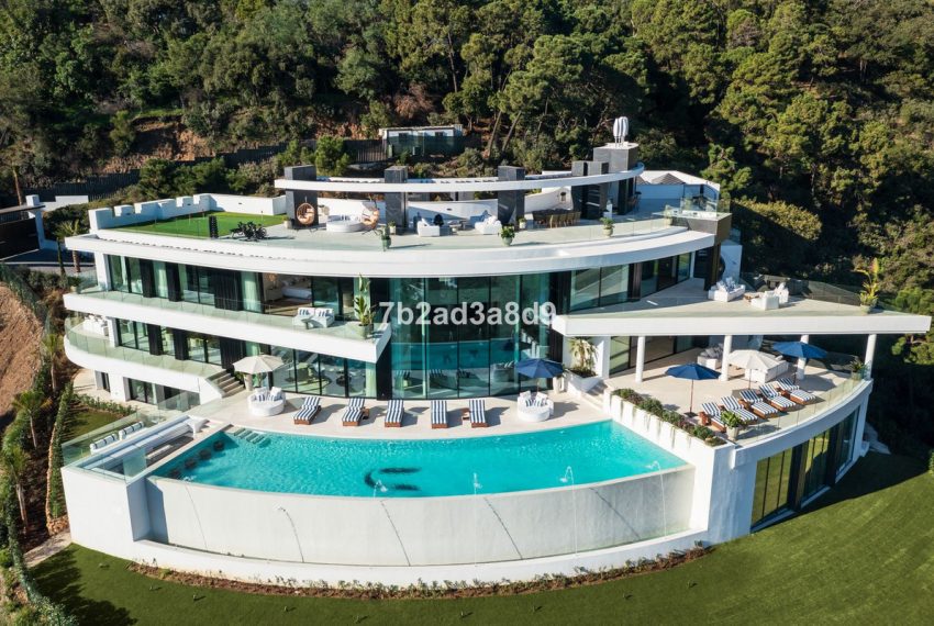 R5006086-Villa-For-Sale-La-Zagaleta-Detached-9-Beds-2200-Built-1
