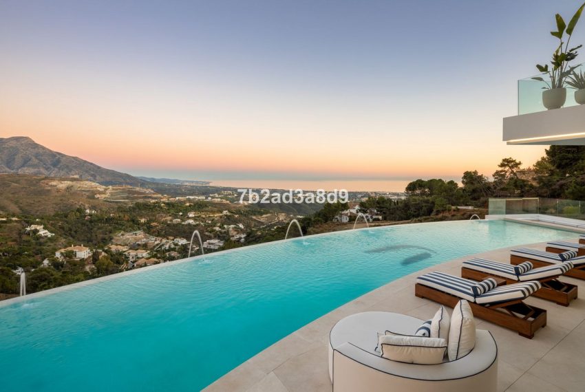 R5006086-Villa-For-Sale-La-Zagaleta-Detached-9-Beds-2200-Built-3