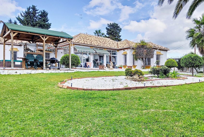 R5006626-Villa-For-Sale-Estepona-Detached-3-Beds-174-Built