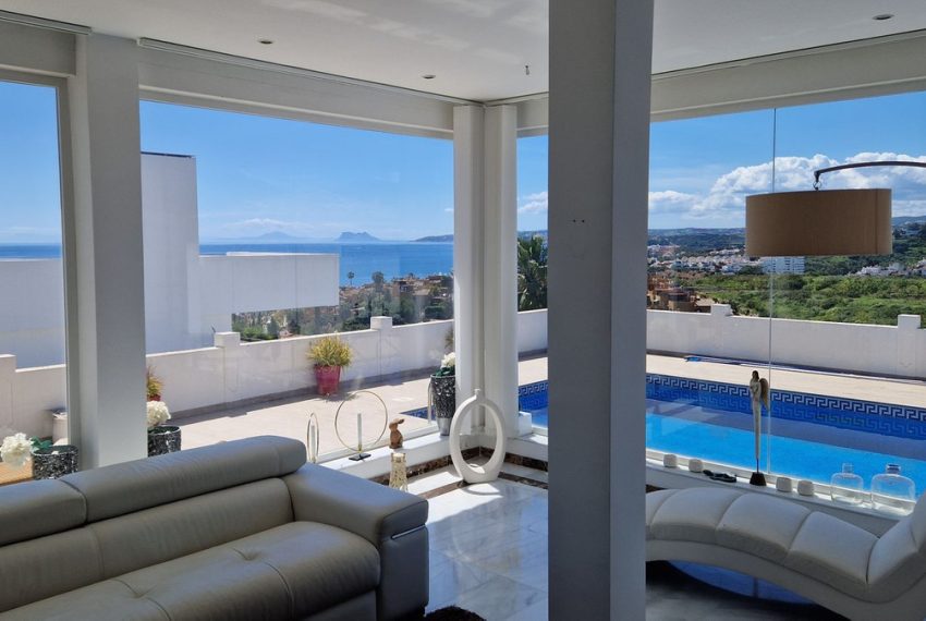 R5008537-Villa-For-Sale-Estepona-Detached-7-Beds-409-Built-1