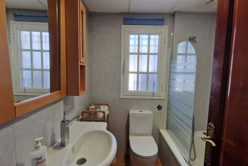 R5008537-Villa-For-Sale-Estepona-Detached-7-Beds-409-Built-11