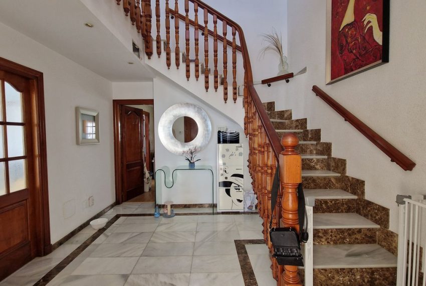 R5008537-Villa-For-Sale-Estepona-Detached-7-Beds-409-Built-13