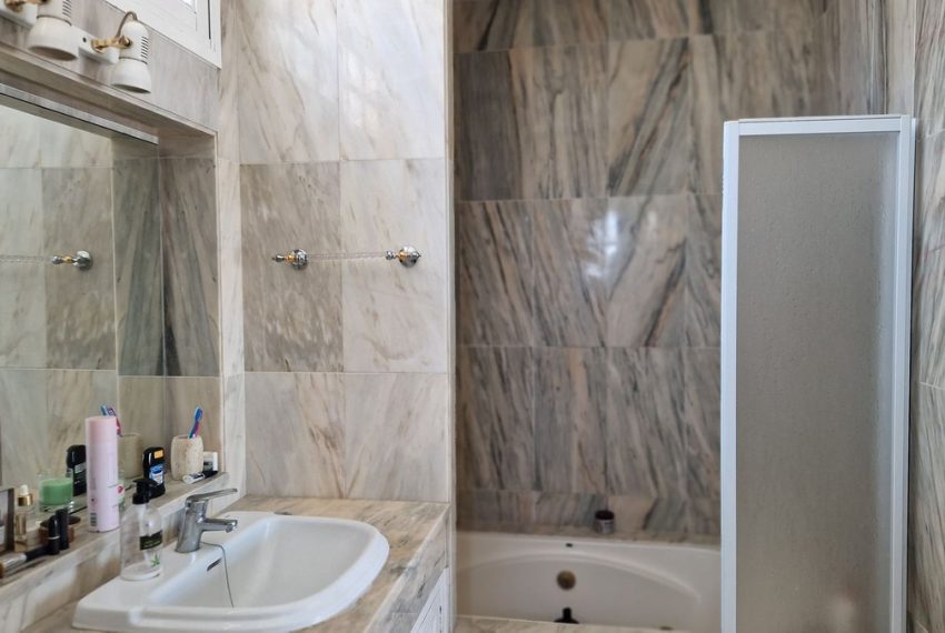 R5008537-Villa-For-Sale-Estepona-Detached-7-Beds-409-Built-16