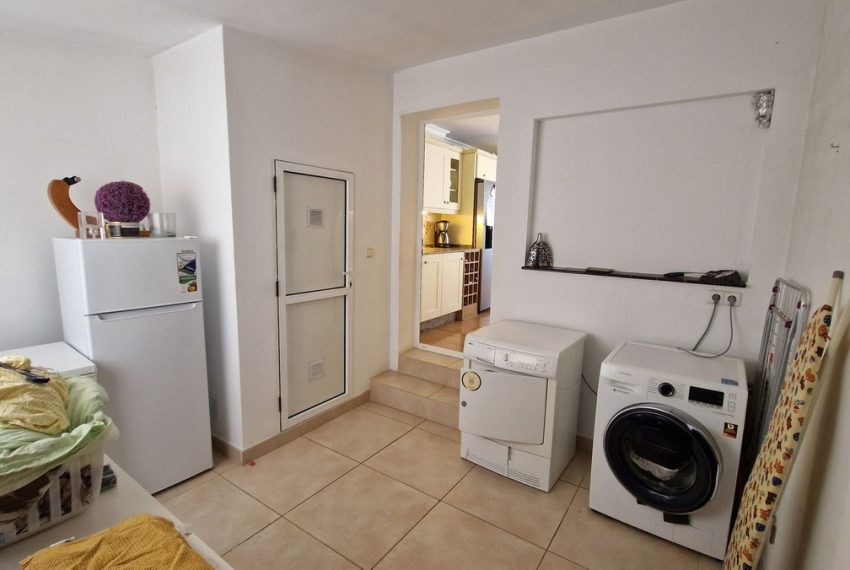 R5008537-Villa-For-Sale-Estepona-Detached-7-Beds-409-Built-8