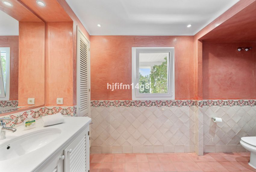 R5008684-Villa-For-Sale-Nueva-Andalucia-Detached-4-Beds-253-Built-14