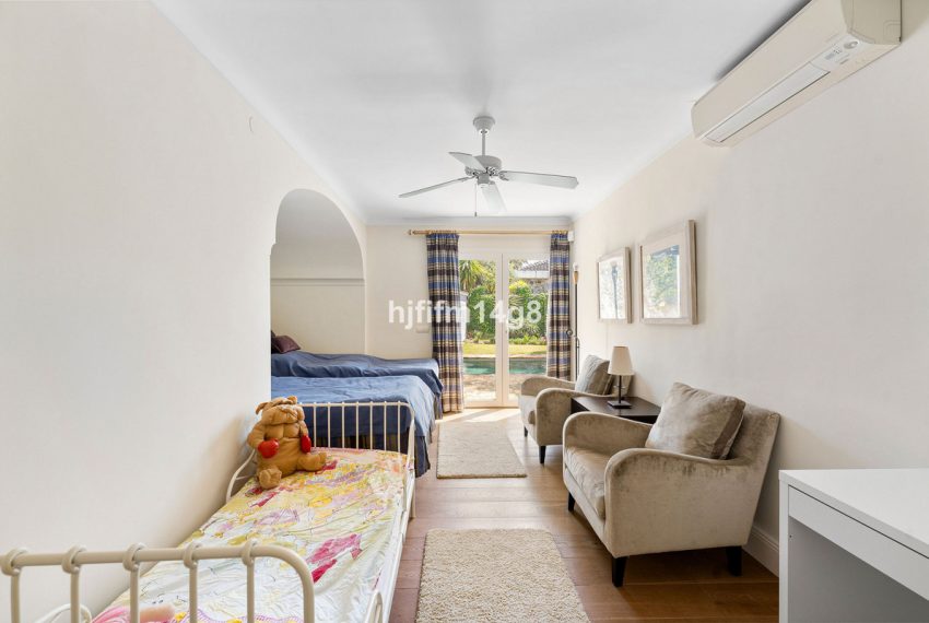 R5008684-Villa-For-Sale-Nueva-Andalucia-Detached-4-Beds-253-Built-15