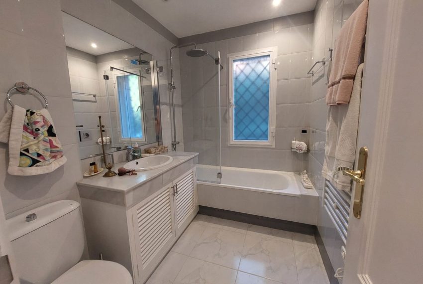 R5009560-Villa-For-Sale-Benahavis-Detached-4-Beds-335-Built-3