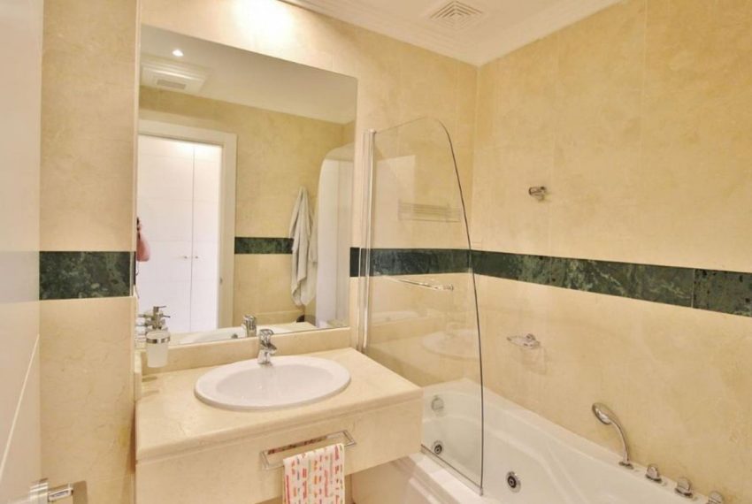 R5010235-Apartment-For-Sale-Nueva-Andalucia-Middle-Floor-3-Beds-187-Built-12