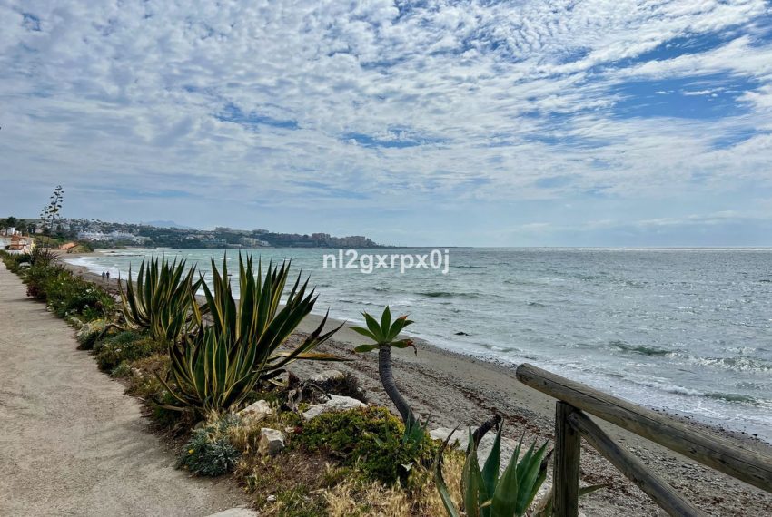 R5010286-Villa-For-Sale-Estepona-Semi-Detached-3-Beds-212-Built-2