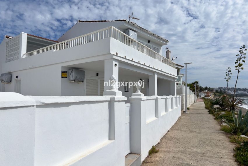 R5010286-Villa-For-Sale-Estepona-Semi-Detached-3-Beds-212-Built-3