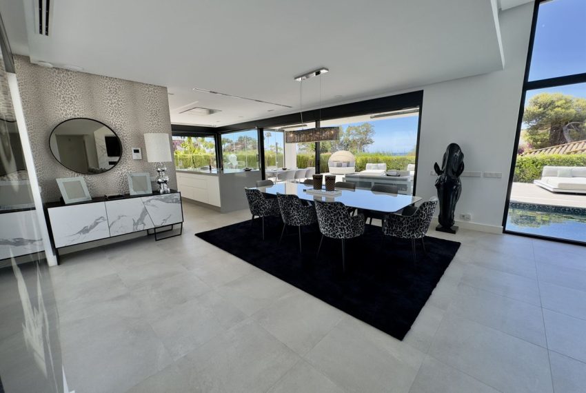 R5010679-Villa-For-Sale-Los-Monteros-Detached-4-Beds-400-Built-10