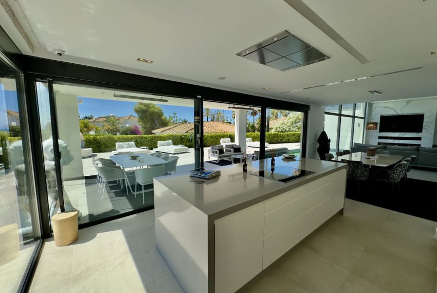R5010679-Villa-For-Sale-Los-Monteros-Detached-4-Beds-400-Built-11