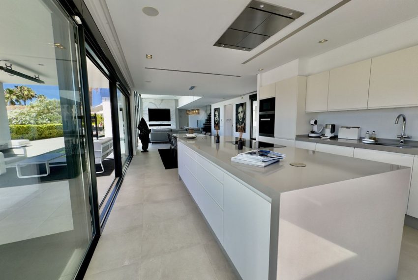 R5010679-Villa-For-Sale-Los-Monteros-Detached-4-Beds-400-Built-13