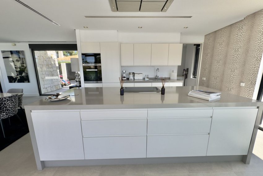 R5010679-Villa-For-Sale-Los-Monteros-Detached-4-Beds-400-Built-14