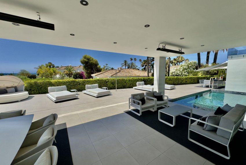 R5010679-Villa-For-Sale-Los-Monteros-Detached-4-Beds-400-Built-17