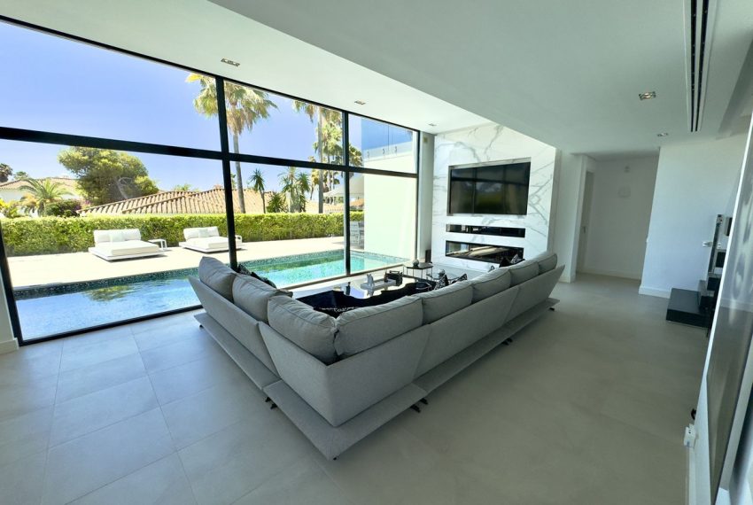 R5010679-Villa-For-Sale-Los-Monteros-Detached-4-Beds-400-Built-7