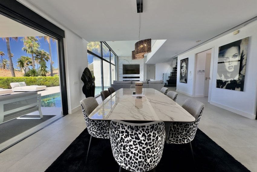 R5010679-Villa-For-Sale-Los-Monteros-Detached-4-Beds-400-Built-9