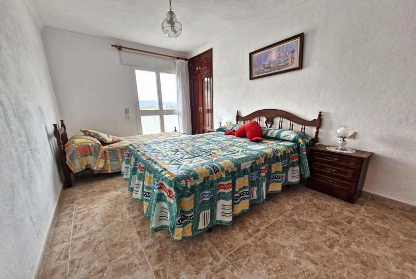 R5010688-Townhouse-For-Sale-Guaro-Terraced-7-Beds-306-Built-12