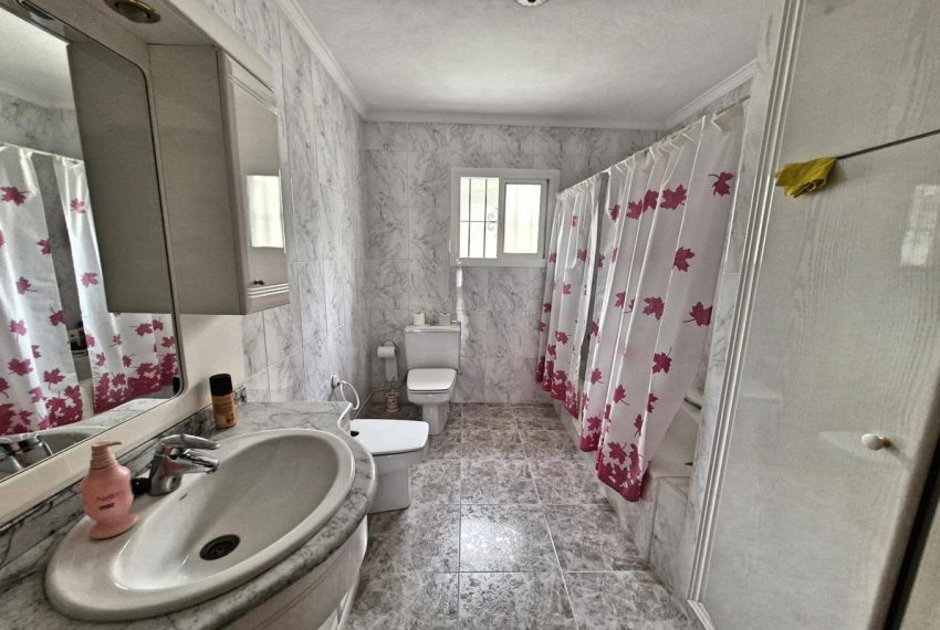 R5010688-Townhouse-For-Sale-Guaro-Terraced-7-Beds-306-Built-14