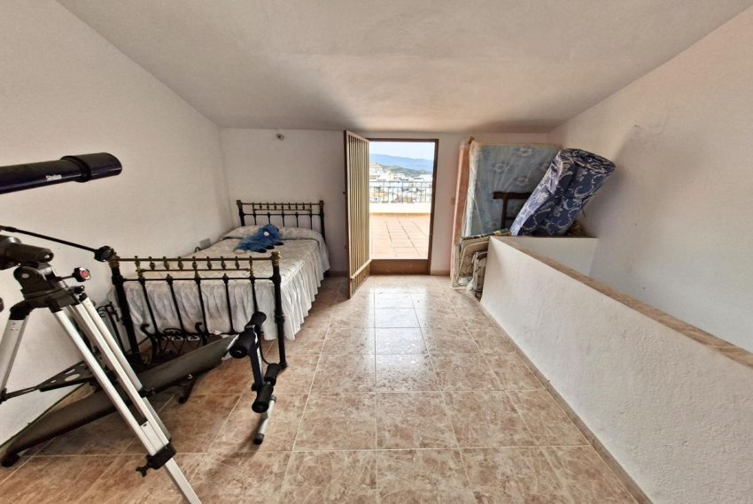 R5010688-Townhouse-For-Sale-Guaro-Terraced-7-Beds-306-Built-15