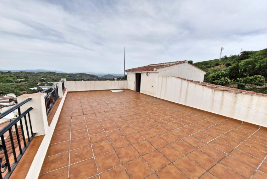 R5010688-Townhouse-For-Sale-Guaro-Terraced-7-Beds-306-Built-16