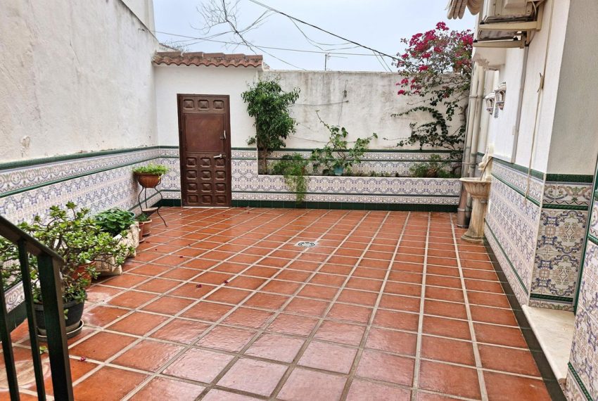 R5010688-Townhouse-For-Sale-Guaro-Terraced-7-Beds-306-Built-3